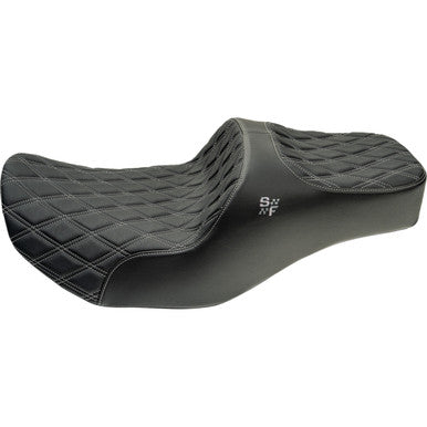 Slyfox #4729D - Chariot Seat - Silver Double Diamond Stitch - Silver Logo - FLH/FLT '23.5-'26