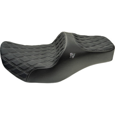 Slyfox #4723D - Chariot Seat - Silver Double Diamond Stitch - Silver Logo - FLH/FLT '09-'23.5
