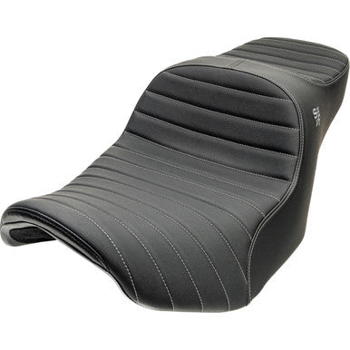 Slyfox #4729B - Chariot Seat - Silver Classic Stitch - Silver Logo - FLH/FLT '23.5-'26